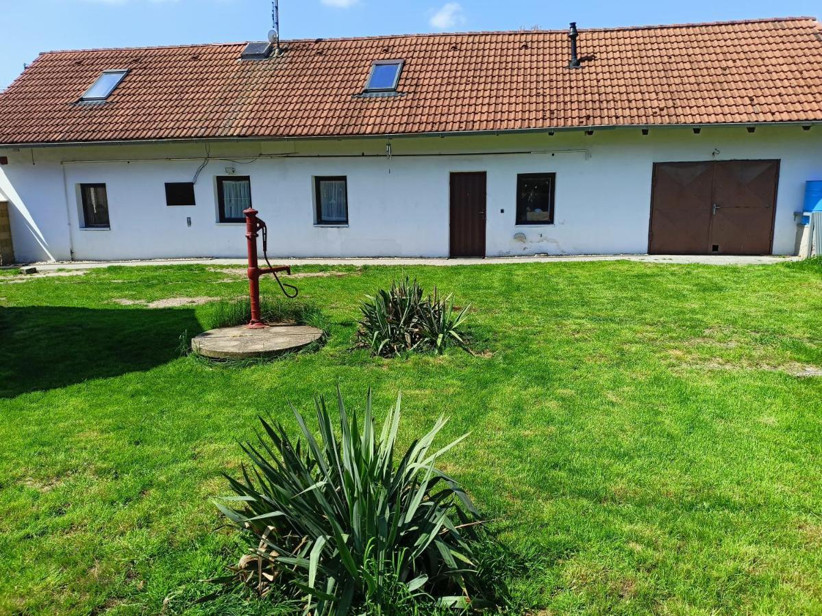 Rekreacni Dum U Elisky A Barusky Villa Krakovany Luaran gambar