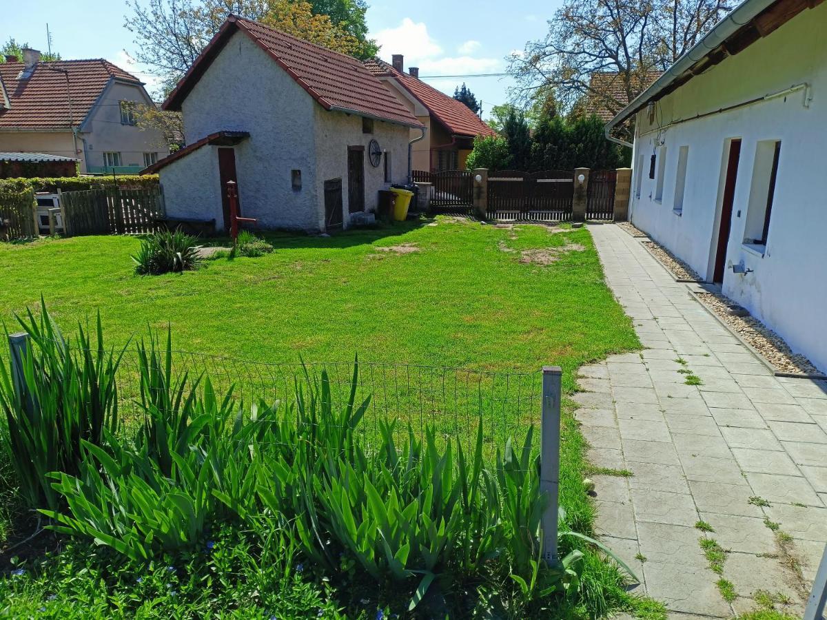 Rekreacni Dum U Elisky A Barusky Villa Krakovany Luaran gambar