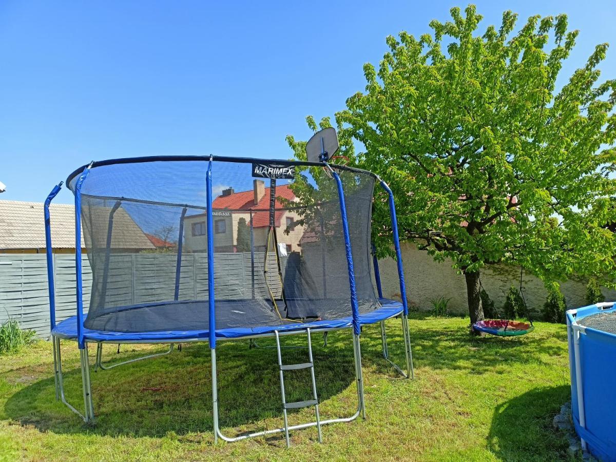 Rekreacni Dum U Elisky A Barusky Villa Krakovany Luaran gambar